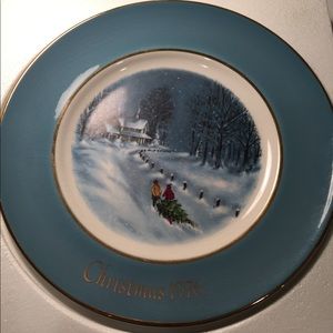 Vintage Avon Christmas Plate - 1976